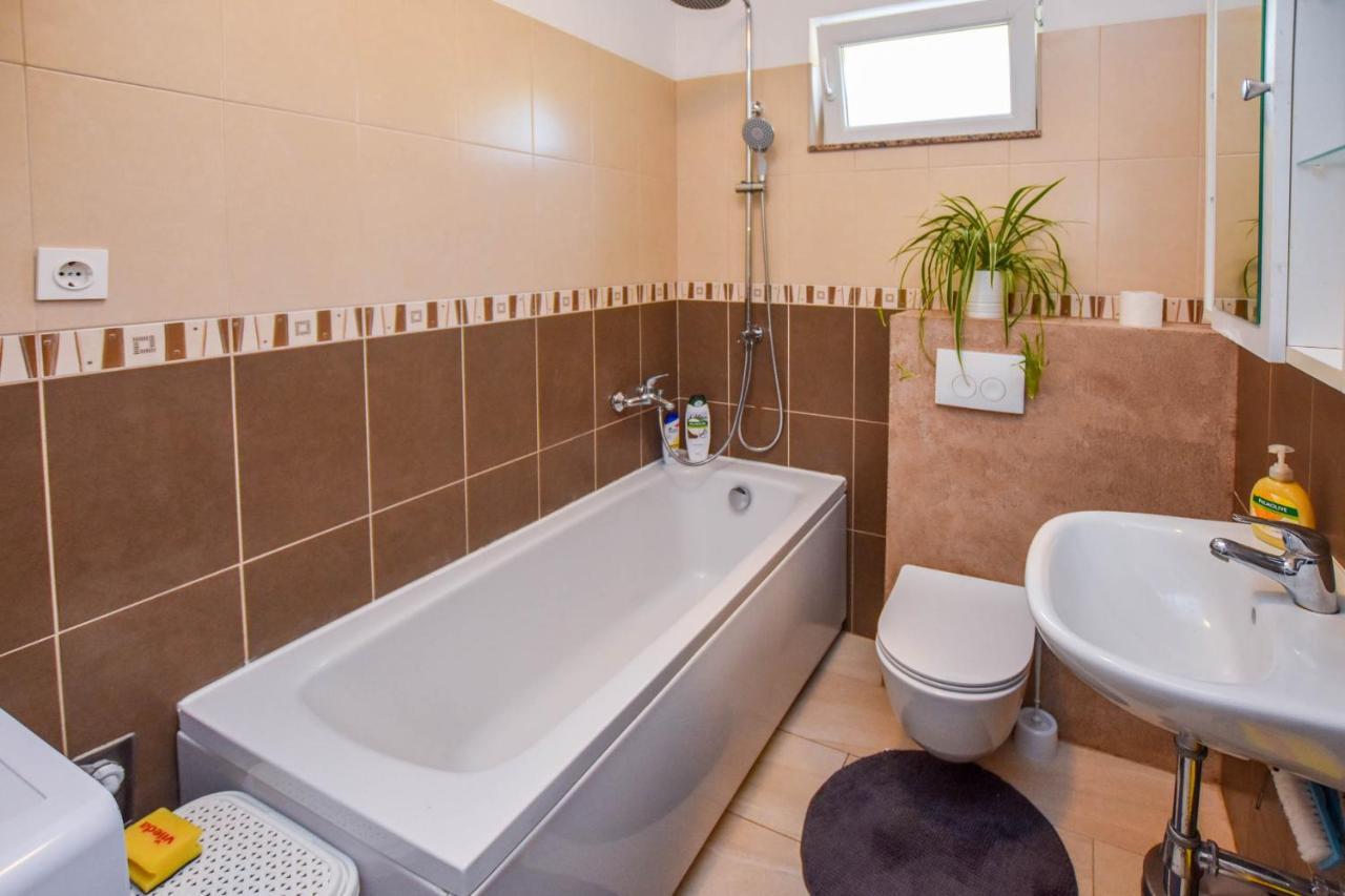 Kuca Za Odmor Lucija Appartement Vrana  Buitenkant foto